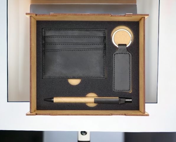 Подарочный набор Амальфи / Набор из картхолдера, шариковой ручки и брелока в подарочной коробке